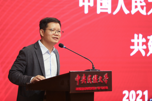 英国上市公司365执行经理周勇教授.jpg